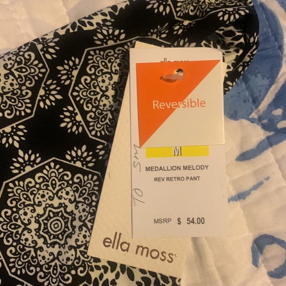 Ella Moss Medallion Melody Reversible Bottom - Picture 7 of 10